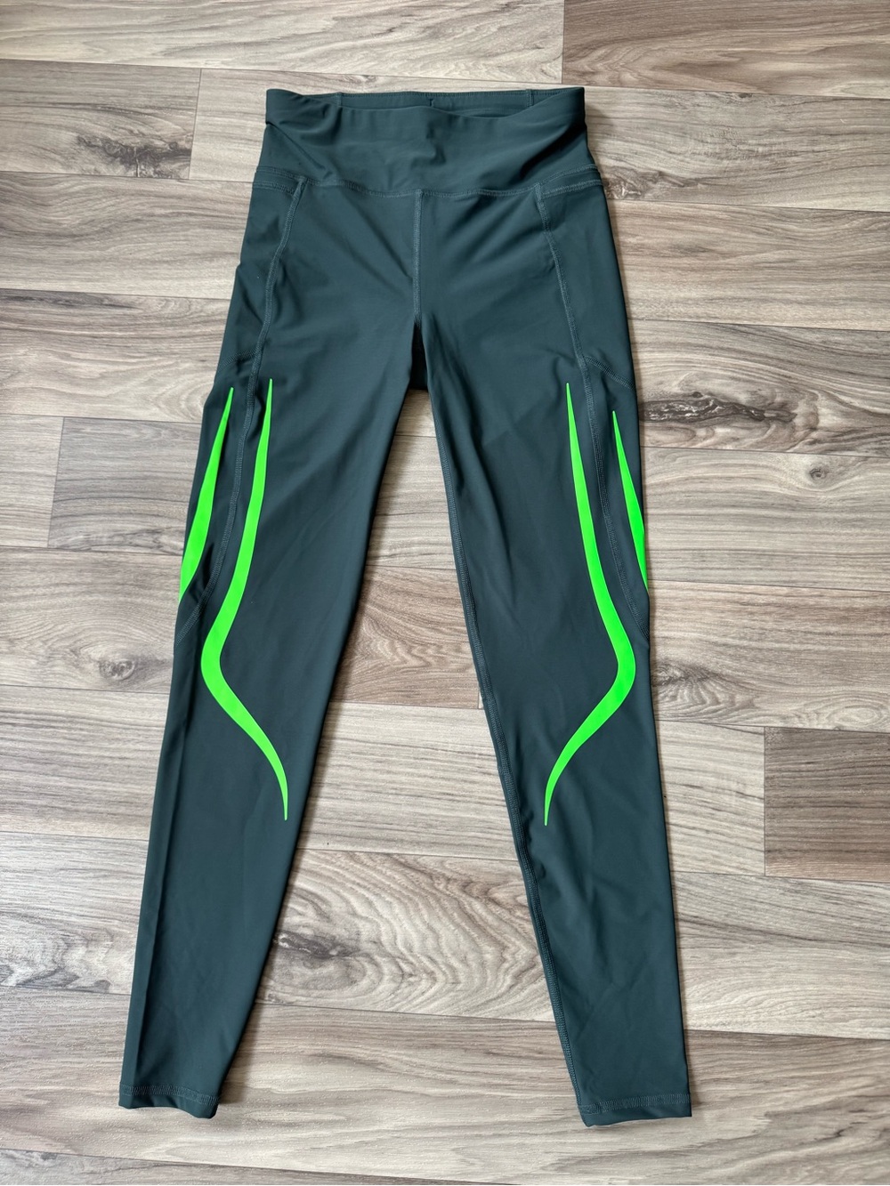 NWT Sweaty Betty Zero Gravity Run Leggings Full Length Trek Green Size Small